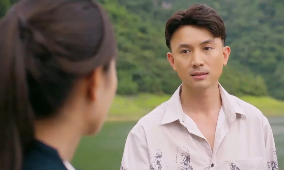 Hoa hậu trong Lời Hứa Đầu Tiên say xỉn làm loạn ngoài phố