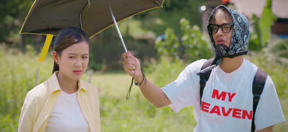 Hoa hậu trong Lời Hứa Đầu Tiên say xỉn làm loạn ngoài phố