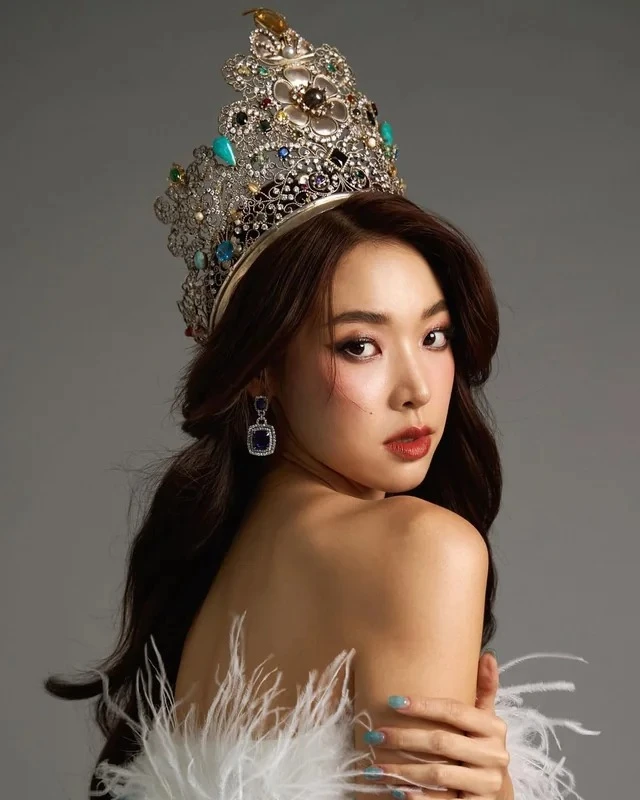 Hoa hậu xinh đẹp, xài nhiều đồ hiệu nhất Địa Ngục Độc Thân bị bóc mẽ "phông bạt"? Hoa hậu xinh đẹp, xài nhiều đồ hiệu nhất Địa Ngục Độc Thân bị bóc mẽ "phông bạt"?