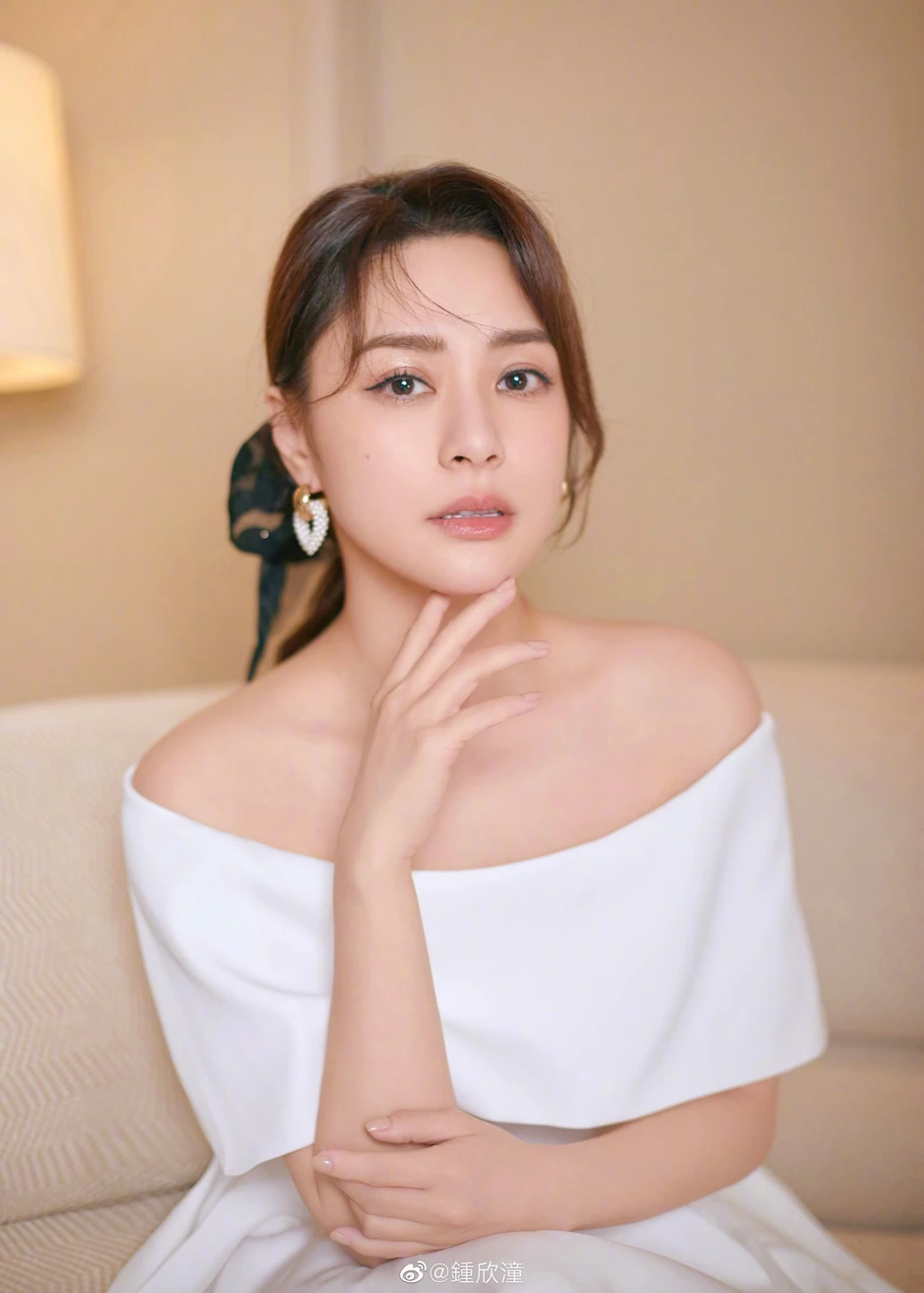 Chung Hân Đồng trở lại màn ảnh sau scandal