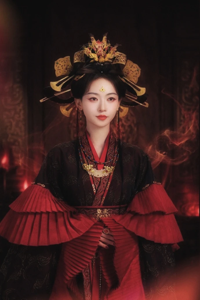 Hoàng hậu đẹp nhất Trung Quốc hiện tại như phượng hoàng chuyển thế Hoàng hậu đẹp nhất Trung Quốc hiện tại như phượng hoàng chuyển thế