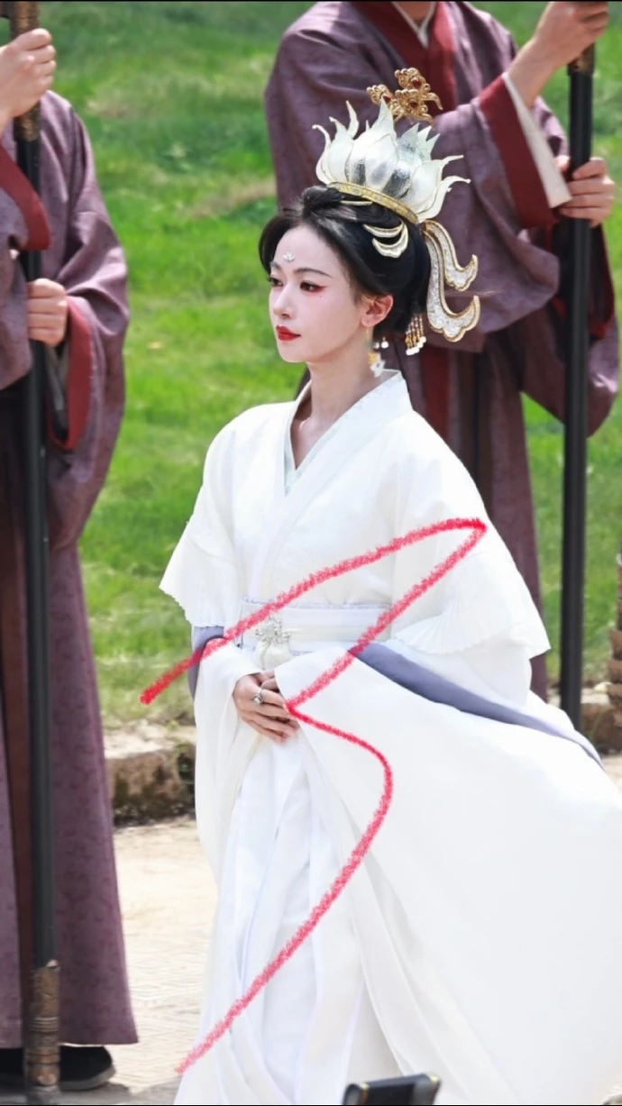 Hoàng hậu đẹp nhất Trung Quốc hiện tại như phượng hoàng chuyển thế Hoàng hậu đẹp nhất Trung Quốc hiện tại như phượng hoàng chuyển thế