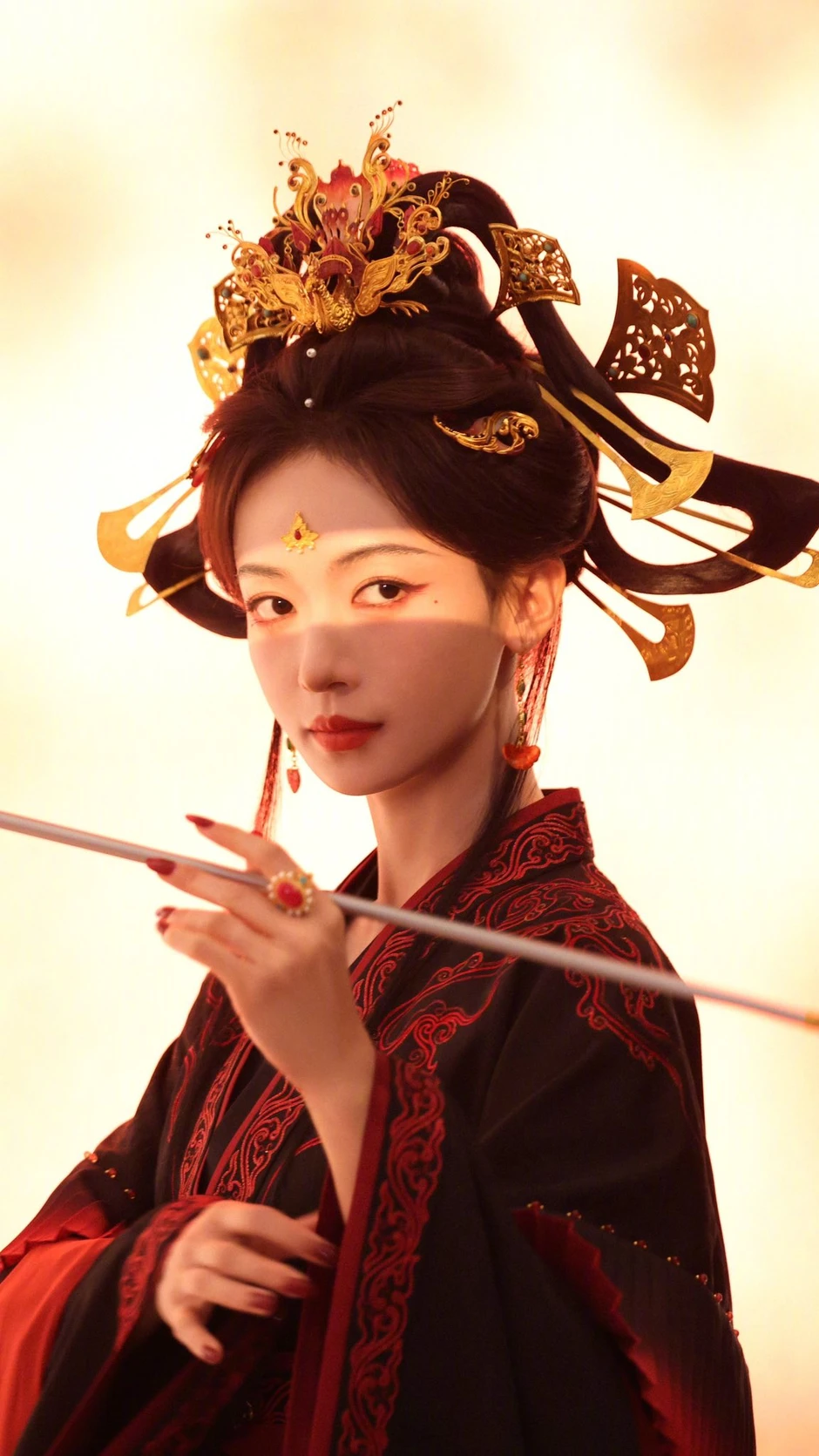 Hoàng hậu đẹp nhất Trung Quốc hiện tại như phượng hoàng chuyển thế Hoàng hậu đẹp nhất Trung Quốc hiện tại như phượng hoàng chuyển thế