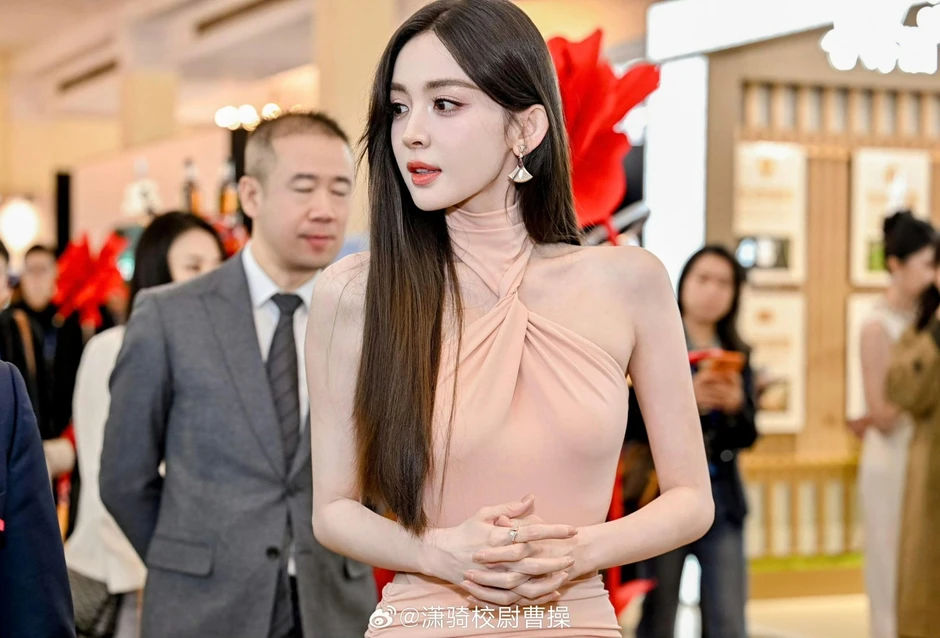 Hỏi khắp Trung Quốc ai dám tự nhận đẹp hơn mỹ nhân này: Nữ thần của các nữ thần, ngắm ngàn lần không chán Hỏi khắp Trung Quốc ai dám tự nhận đẹp hơn mỹ nhân này: Nữ thần của các nữ thần, ngắm ngàn lần không chán