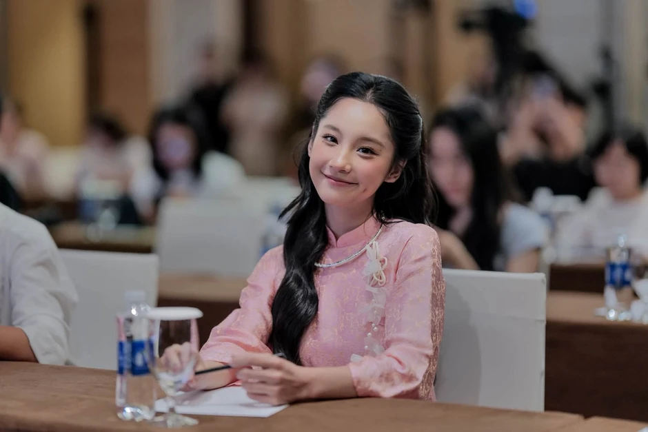 Hot girl người Tày 24 tuổi mà trông như mới 15, đóng băng nhan sắc đỉnh vô cùng! Hot girl người Tày 24 tuổi mà trông như mới 15, đóng băng nhan sắc đỉnh vô cùng!