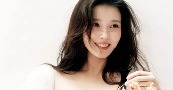 IU tuổi 33 vẫn như mới học cấp 2, thời gian phải chịu thua