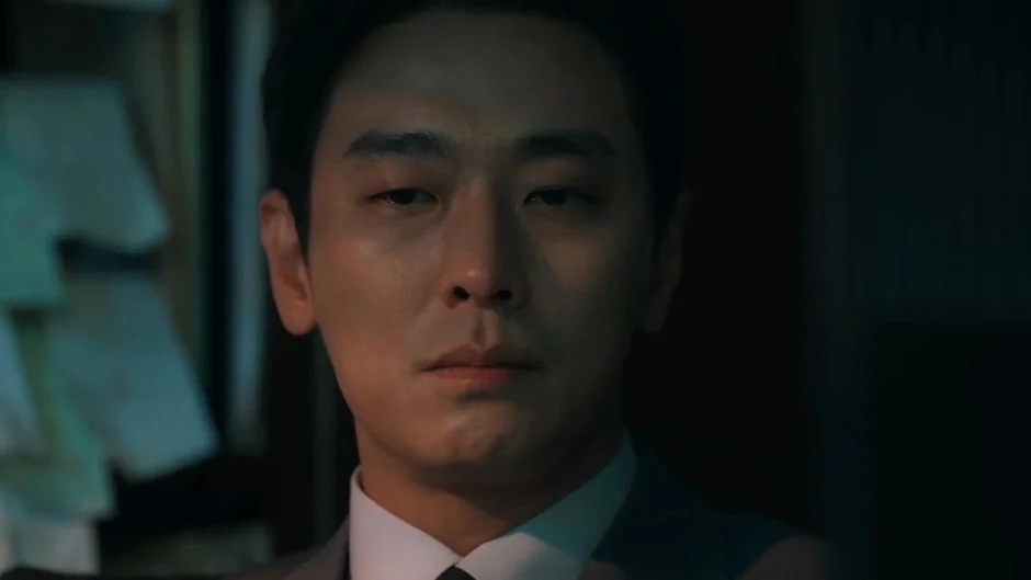 Joo Ji Hoon ơi, anh mượn phấn của Ha Ji Won để đánh đấy à?