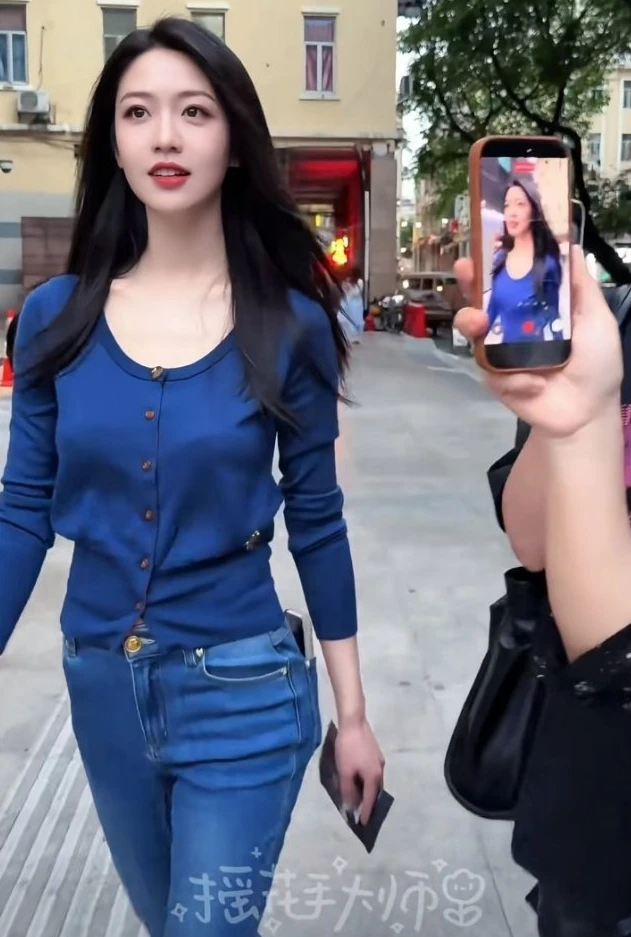 Không thể chê nổi thân hình vuốt ve thị giác của Hướng Hàm Chi Không thể chê nổi thân hình vuốt ve thị giác của Hướng Hàm Chi