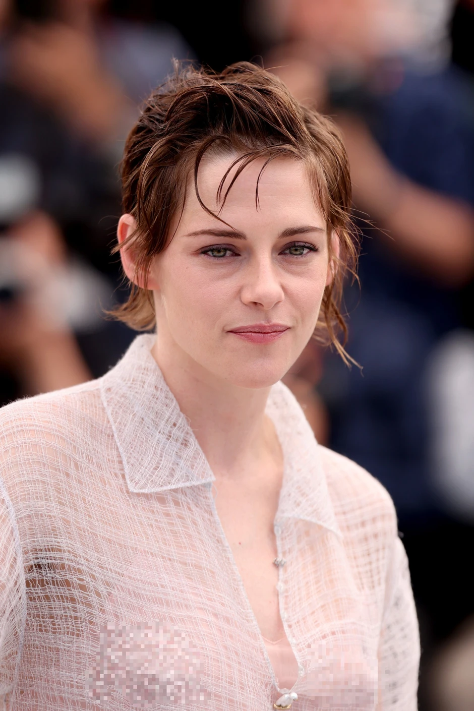 Kristen Stewart gây sốc vì ăn mặc lộ điểm nhạy cảm ở Cannes 2026