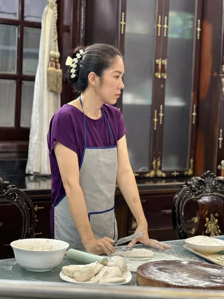 Lê Phương đang khiến cả nước khổ sở Lê Phương đang khiến cả nước khổ sở