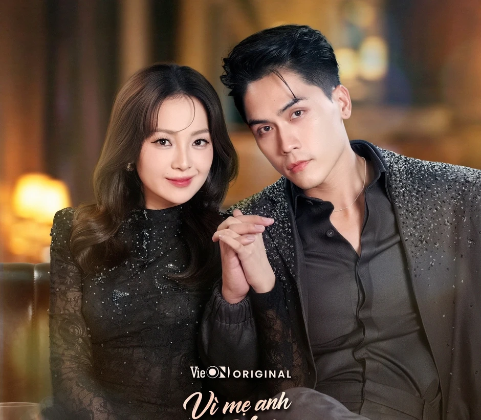 Lê Tam Triều Dâng và Võ Điền Gia Huy lén nắm tay nhau
