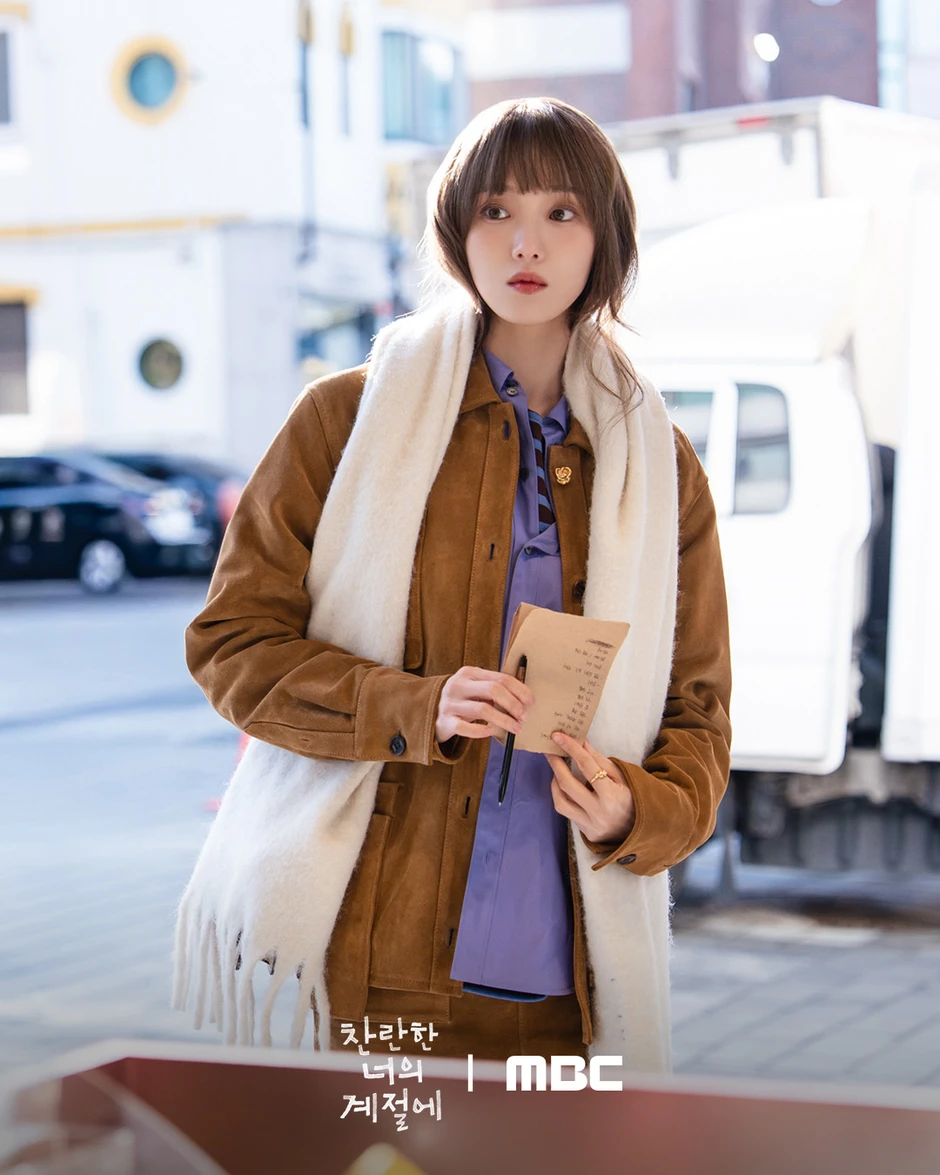Lee Sung Kyung tỏa sáng với nhan sắc rạng ngời và thần thái đầy cuốn hút trên màn ảnh Lee Sung Kyung tỏa sáng với nhan sắc rạng ngời và thần thái đầy cuốn hút trên màn ảnh