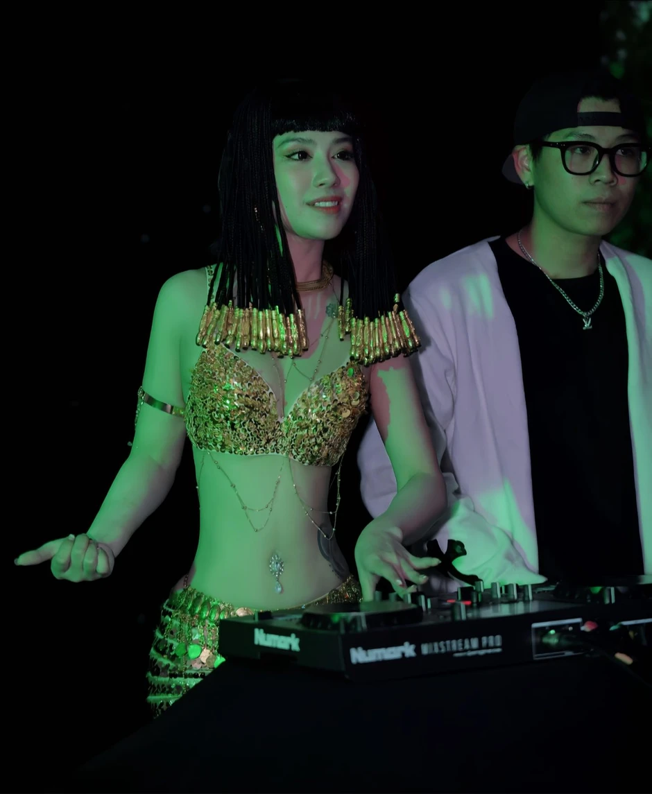 Linh Miu và cú lột xác từ hot girl trong sáng đến "thánh nữ" gợi cảm