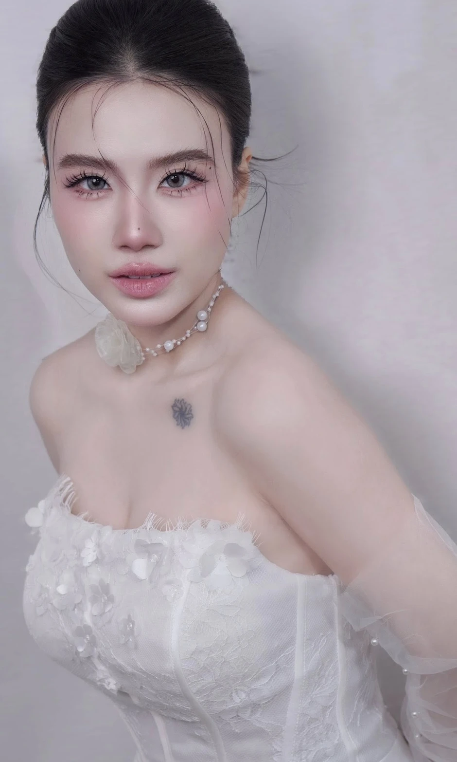 Linh Miu và cú lột xác từ hot girl trong sáng đến "thánh nữ" gợi cảm