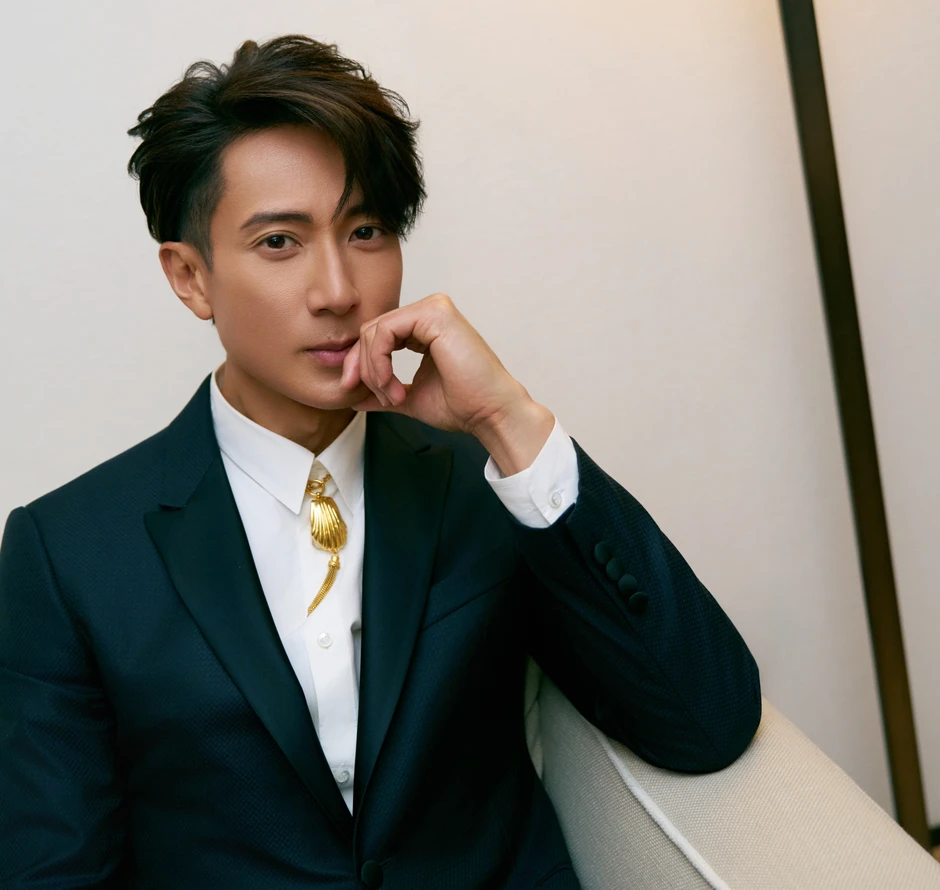 Lương Sơn Bá đẹp nhất màn ảnh giờ trông như ma cà rồng Lương Sơn Bá đẹp nhất màn ảnh giờ trông như ma cà rồng