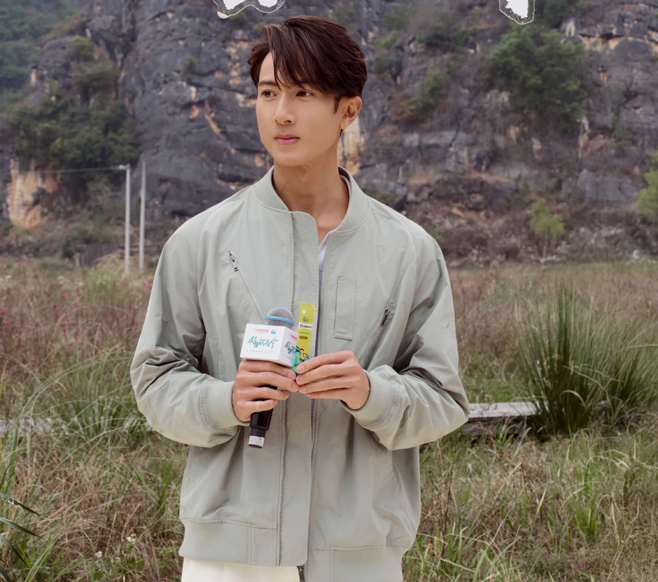 Lương Sơn Bá đẹp nhất màn ảnh giờ trông như ma cà rồng Lương Sơn Bá đẹp nhất màn ảnh giờ trông như ma cà rồng