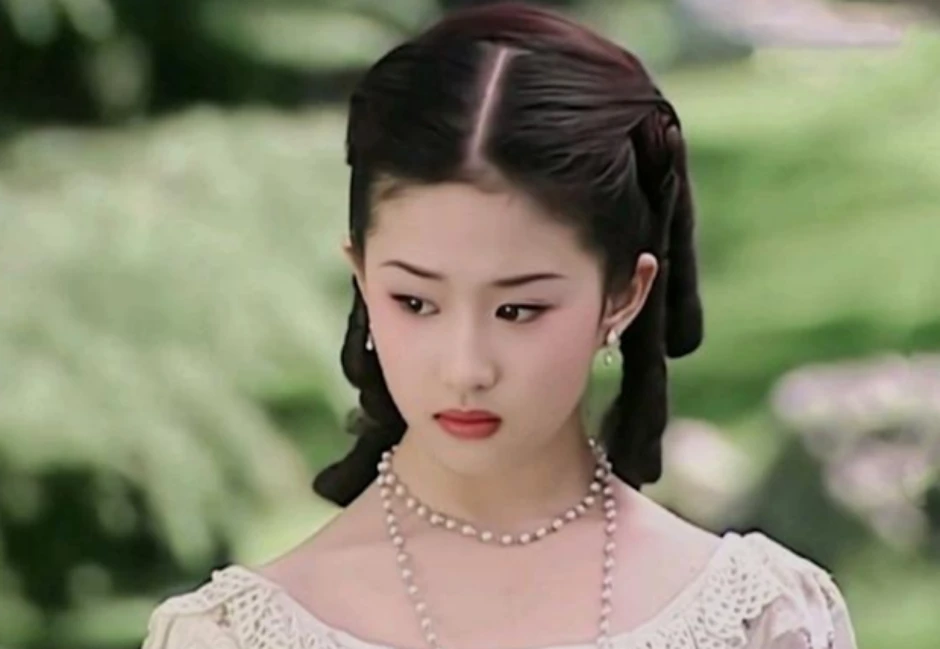 Lưu Diệc Phi 14 tuổi vào vai tiểu thư, khí chất sang chảnh