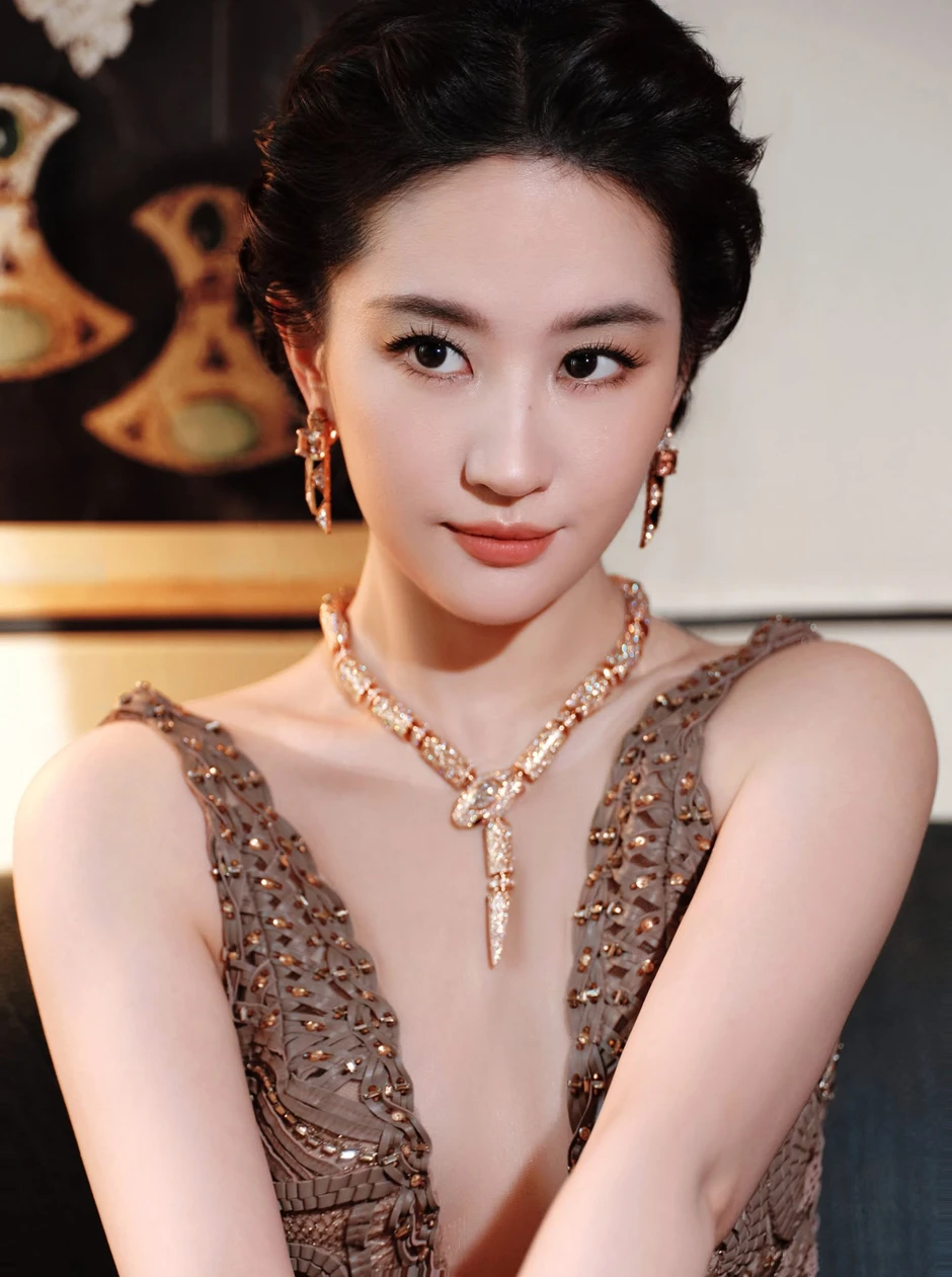 Lưu Diệc Phi bại lộ nhan sắc thật ở tuổi 39