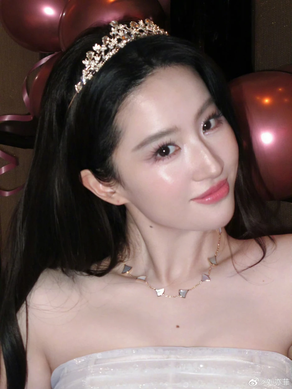 Lưu Diệc Phi đón sinh nhật tuổi 39, visual "chấn động" không khác gì 19