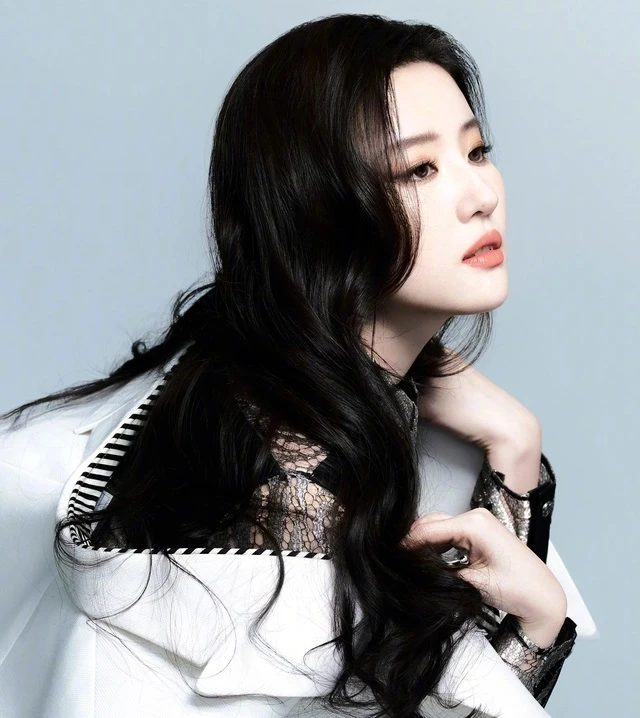 Lưu Diệc Phi già trước tuổi lại được khen nức nở Lưu Diệc Phi già trước tuổi lại được khen nức nở