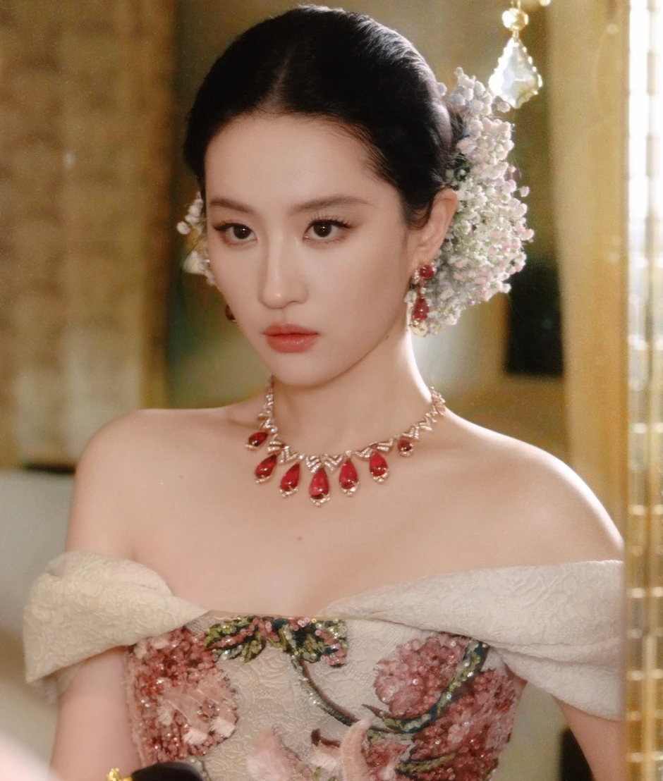 Lưu Diệc Phi già trước tuổi lại được khen nức nở Lưu Diệc Phi già trước tuổi lại được khen nức nở