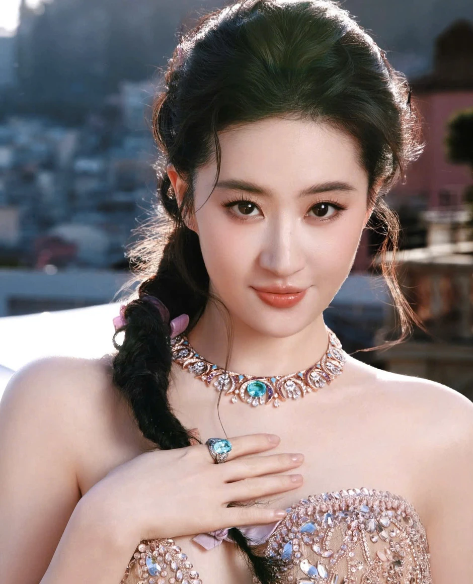 Lưu Diệc Phi và hành trình thoát mác "Thần tiên tỷ tỷ" bằng loạt cảnh táo bạo Lưu Diệc Phi và hành trình thoát mác "Thần tiên tỷ tỷ" bằng loạt cảnh táo bạo