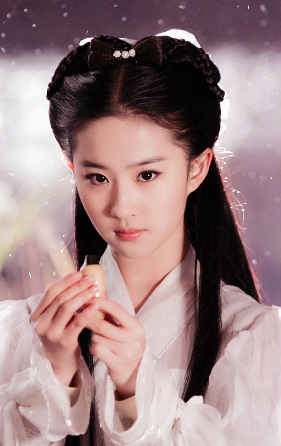 Lưu Diệc Phi và hành trình thoát mác "Thần tiên tỷ tỷ" bằng loạt cảnh táo bạo Lưu Diệc Phi và hành trình thoát mác "Thần tiên tỷ tỷ" bằng loạt cảnh táo bạo