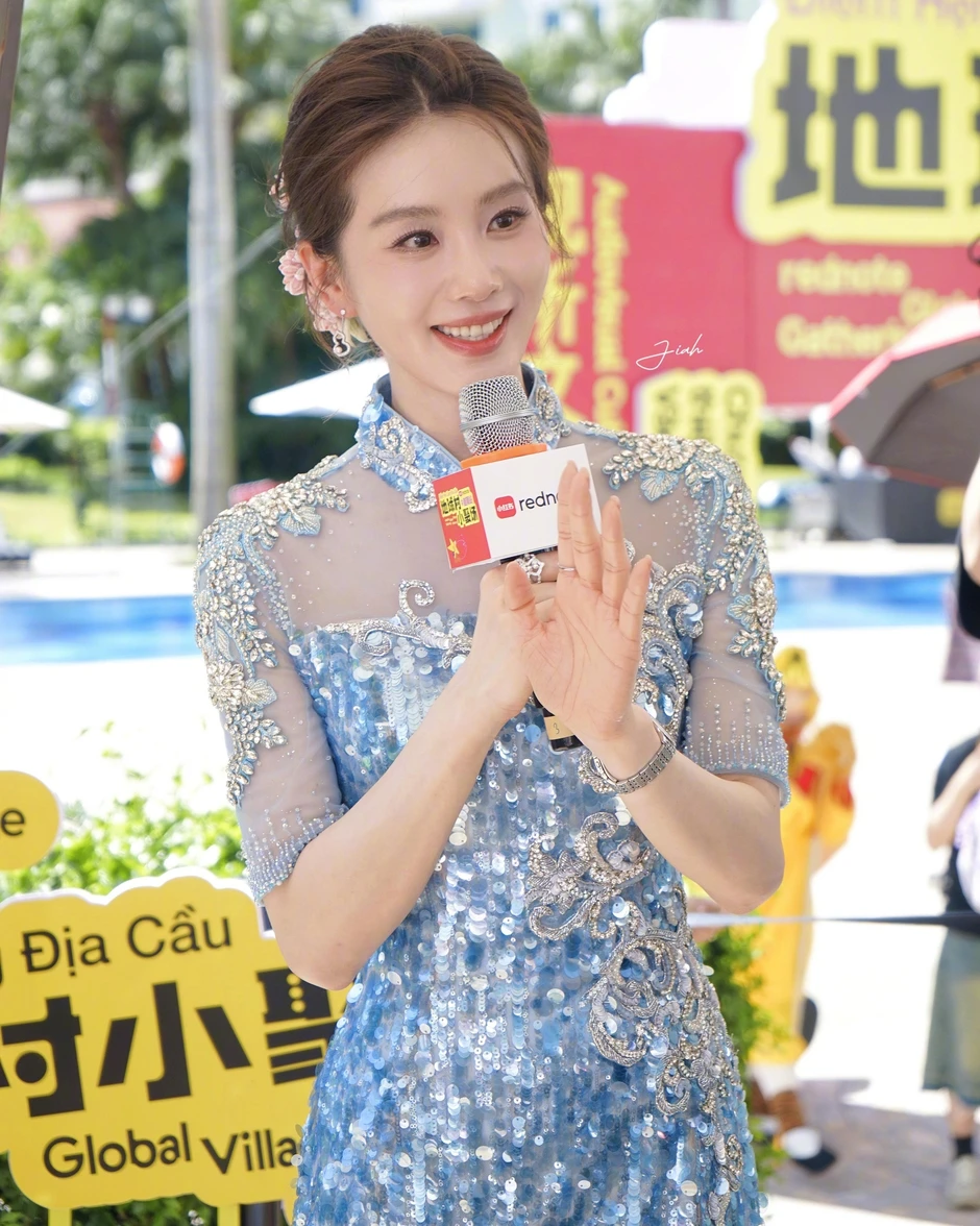 Lưu Thi Thi đang ở Hà Nội, rạng rỡ bất chấp nắng nóng kỷ lục