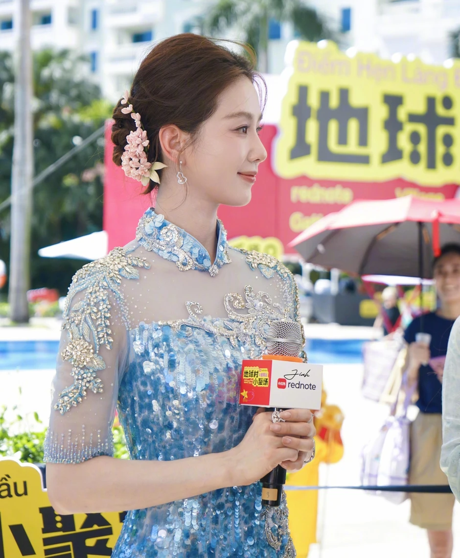 Lưu Thi Thi đang ở Hà Nội, rạng rỡ bất chấp nắng nóng kỷ lục