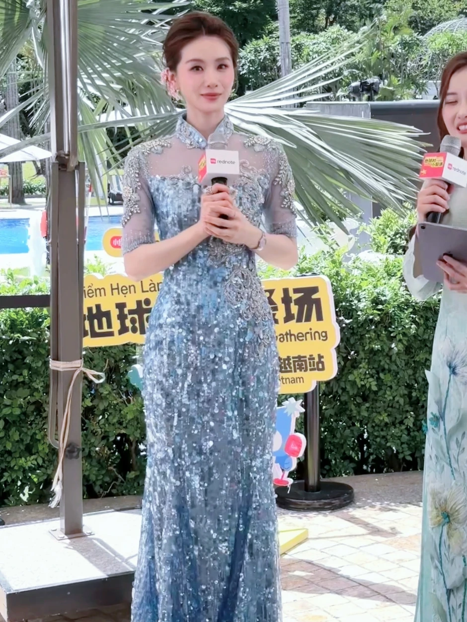 Lưu Thi Thi đang ở Hà Nội, rạng rỡ bất chấp nắng nóng kỷ lục
