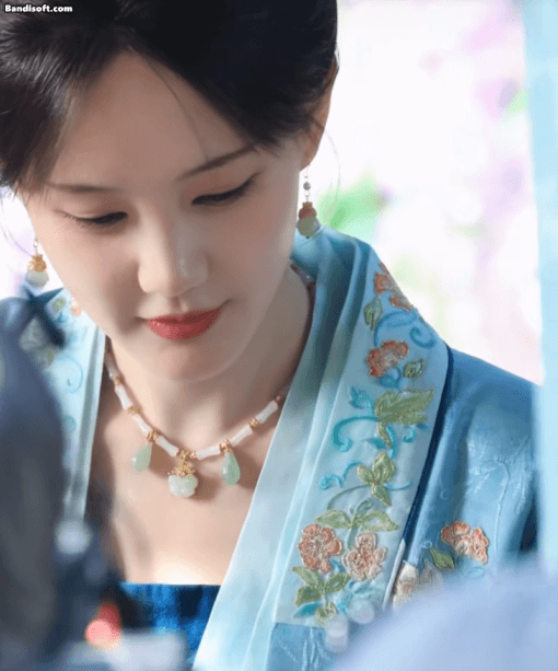 Lý Nhất Đồng đẹp nao lòng ở phim trường Kim Chi