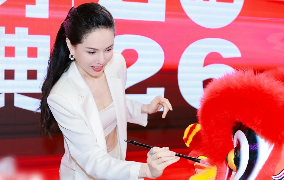 Lý Nhược Đồng càng nhìn càng không thấy giống con người