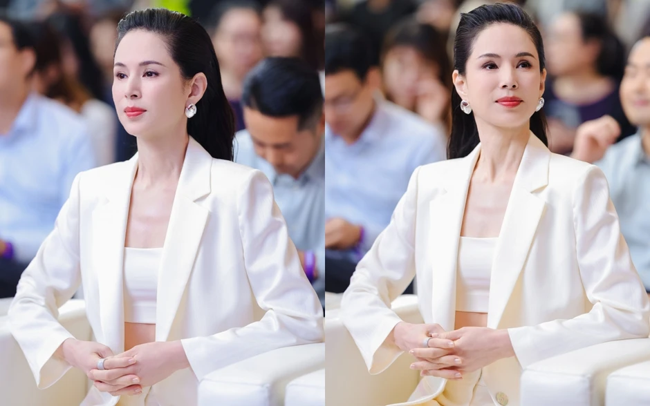 Lý Nhược Đồng làm gì với gương mặt của mình đấy?