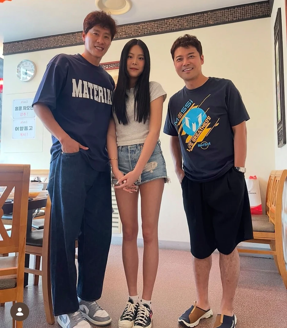 Mỹ nhân 2k3 cao 173cm vừa đăng quang Hoa hậu, soi đến gia thế mà ngỡ ngàng!
