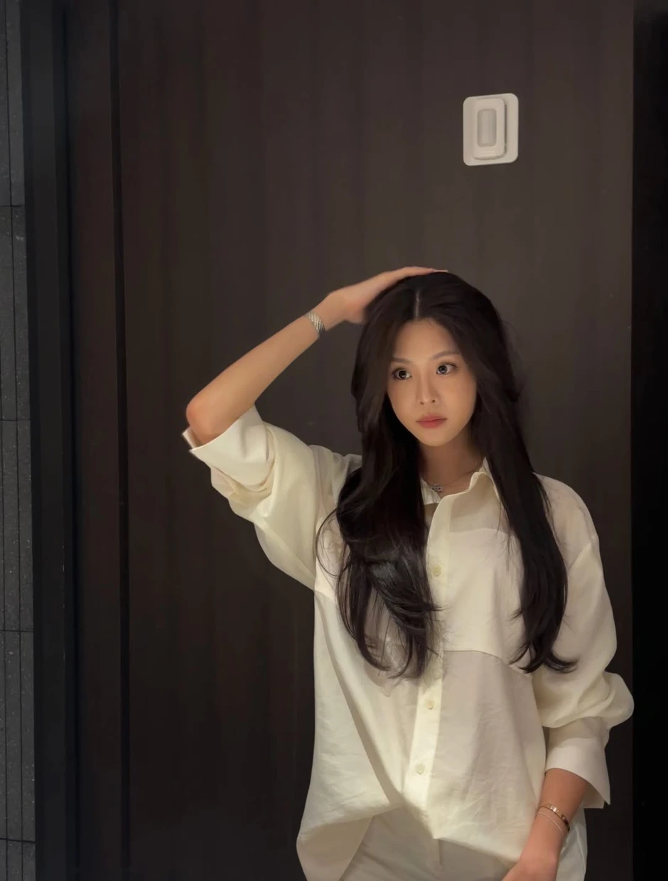 Mỹ nhân 2k3 cao 173cm vừa đăng quang Hoa hậu, soi đến gia thế mà ngỡ ngàng!
