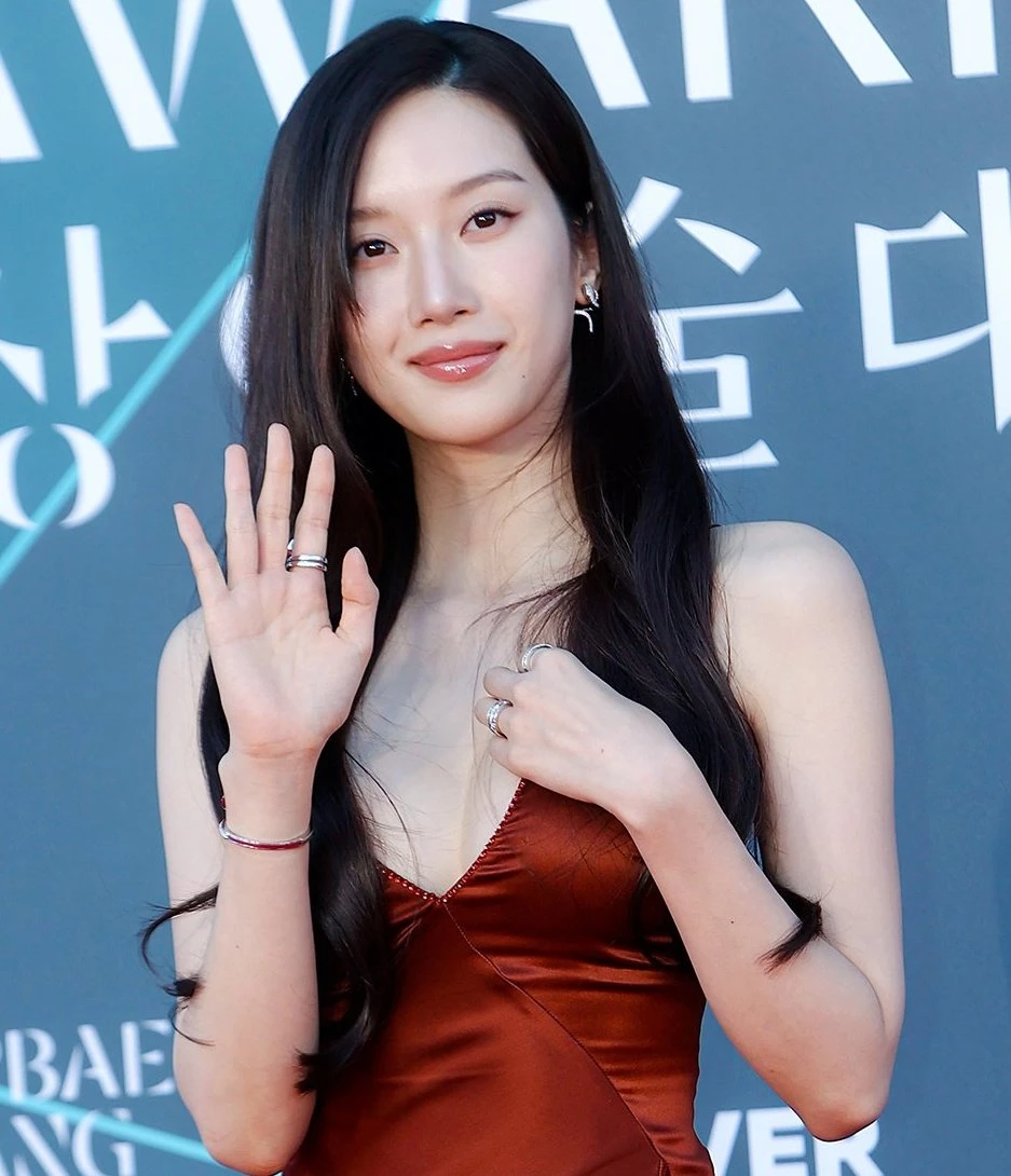 Mỹ nhân đẹp nhất Baeksang 2026 đây rồi: Visual sáng hơn cả mặt trời giữa trưa, body mướt mượt không ai cưỡng nổi