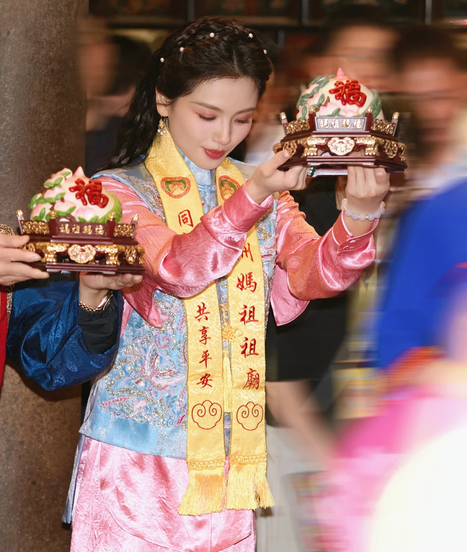Mỹ nhân duy nhất trong showbiz có biên chế thiên đình