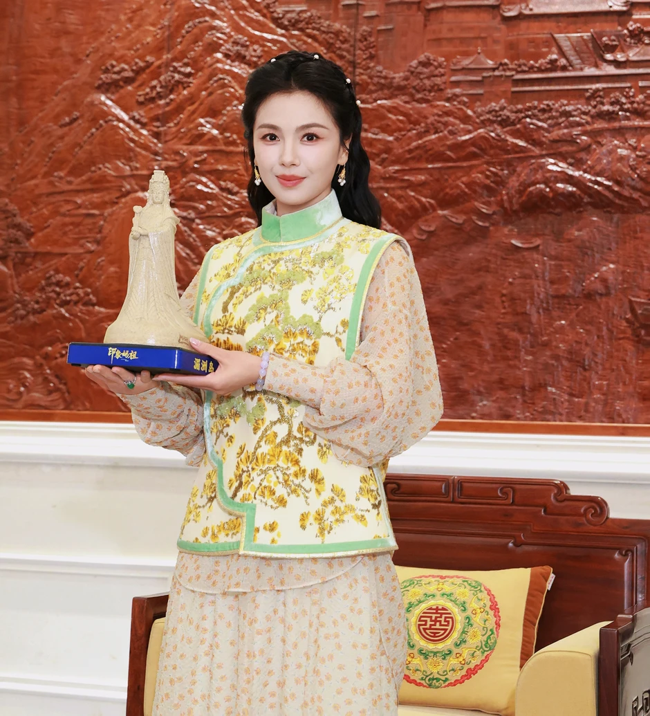 Mỹ nhân duy nhất trong showbiz có biên chế thiên đình