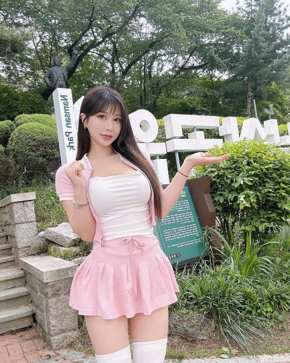 Mỹ nhân Hàn sở hữu body tỷ lệ "eo con kiến, hông quả táo" khiến netizen không thể rời mắt