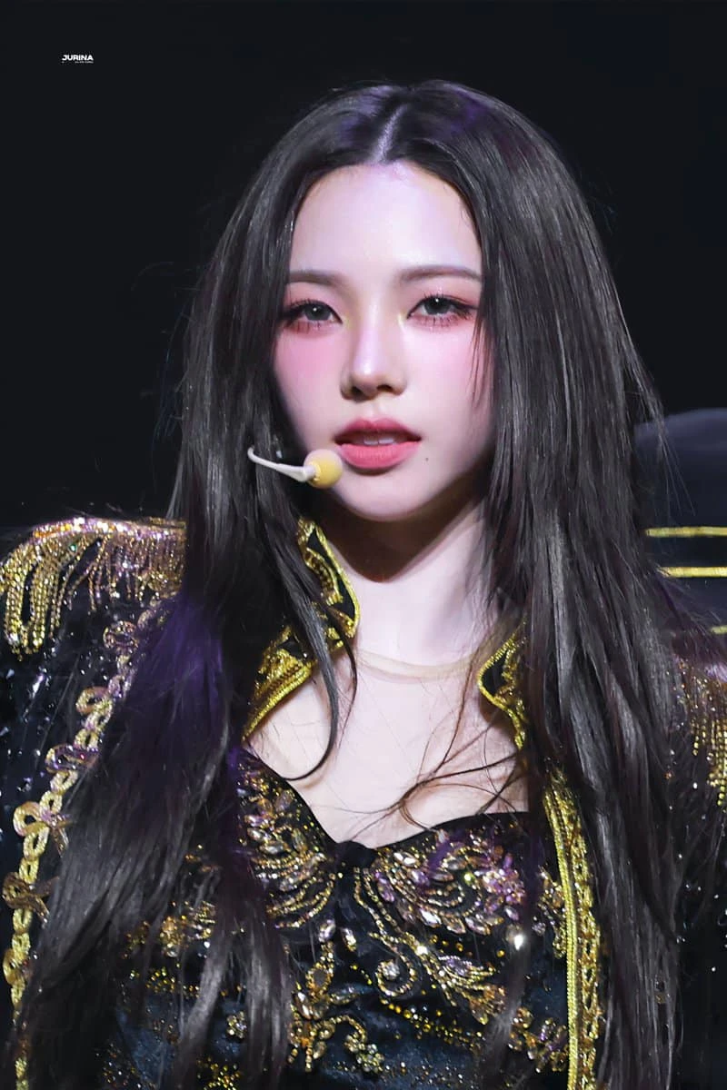 Mỹ nhân Kpop bị nhận xét "giống hệt AI", netizen lú lẫn không biết ai mới là người thật