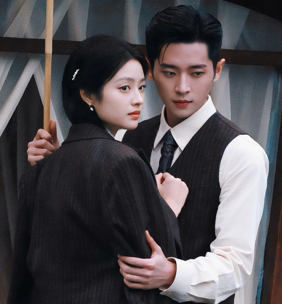 Màn cầu hôn ngọt ngào của Thừa Lỗi và Từ Nhược Hàm trong Ngọc Điệm Thu Màn cầu hôn ngọt ngào của Thừa Lỗi và Từ Nhược Hàm trong Ngọc Điệm Thu
