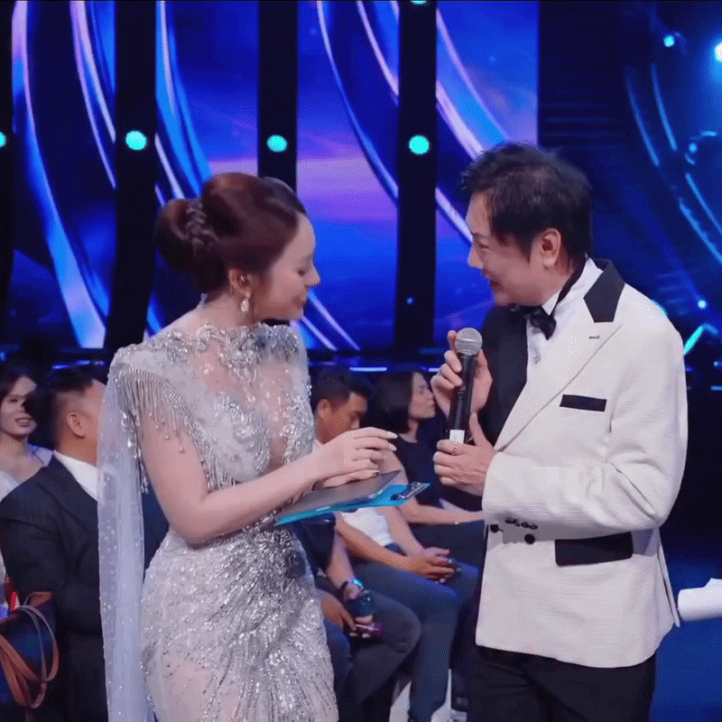 MC Khánh Vy và “aura” tri thức lên thẳng hot search MC Khánh Vy và “aura” tri thức lên thẳng hot search