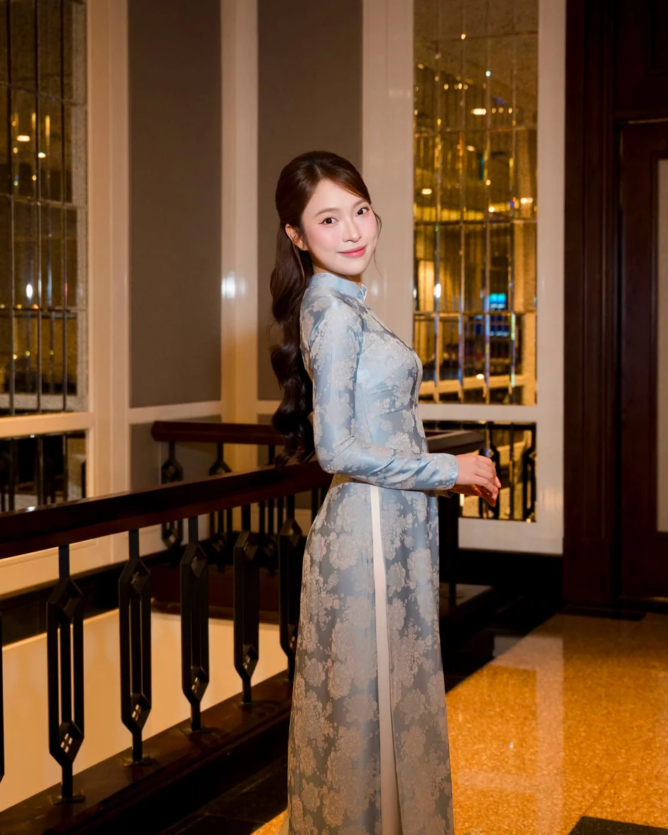 MC Khánh Vy và “aura” tri thức lên thẳng hot search MC Khánh Vy và “aura” tri thức lên thẳng hot search