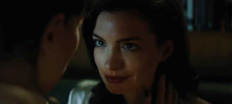 Mở mắt đúng cách là thấy Anne Hathaway hôn Dakota Johnson Mở mắt đúng cách là thấy Anne Hathaway hôn Dakota Johnson