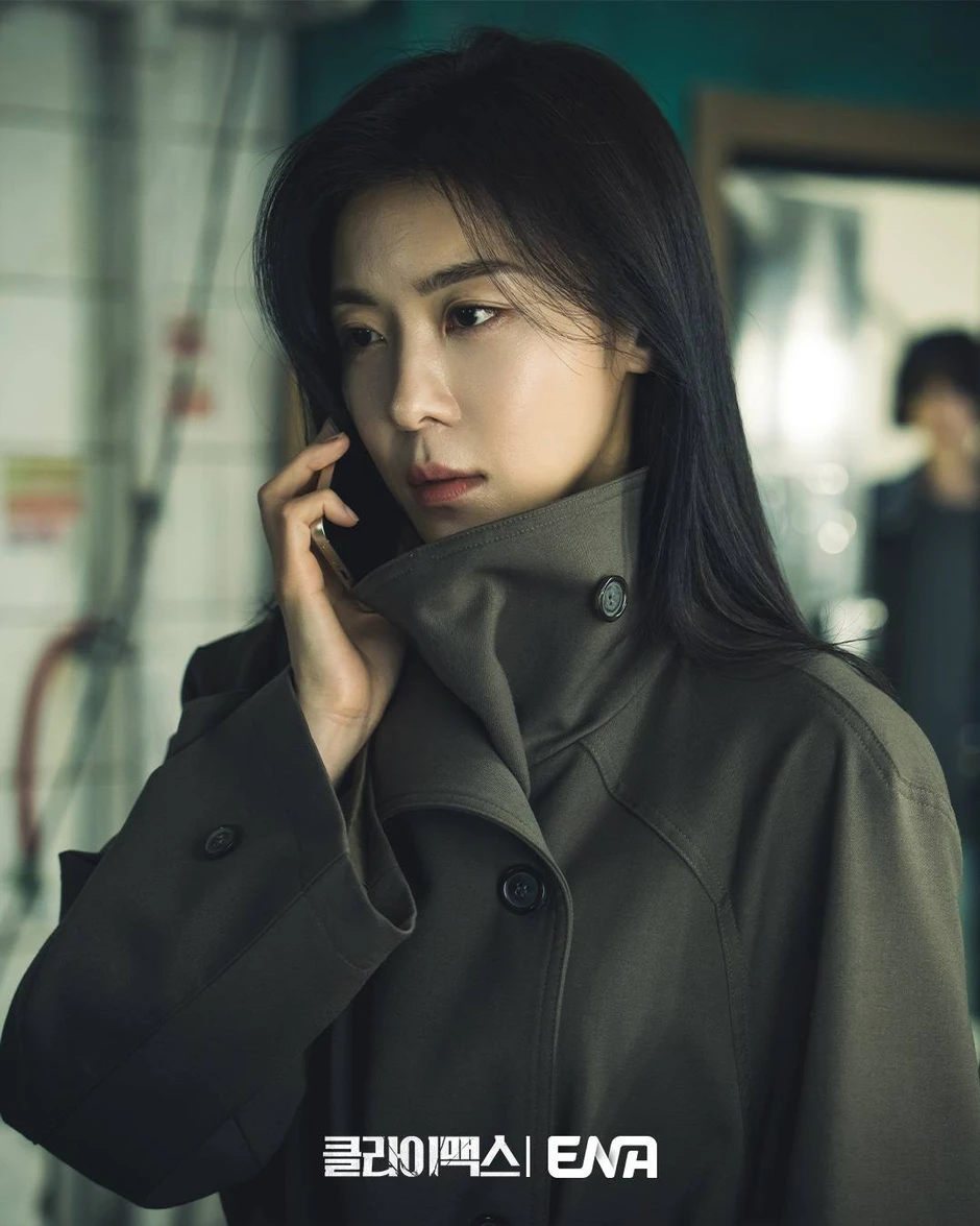 Mọi thứ như hoá điên khi Ha Ji Won hôn mỹ nhân đẹp nhất thế giới!