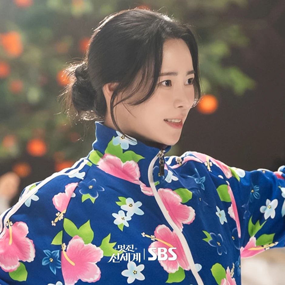 My Royal Nemesis hài điên đảo, Lim Ji Yeon quậy banh thế kỷ 21