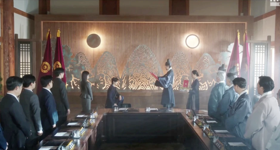 Náo loạn vì IU và Byeon Woo Seok trong Perfect Crown