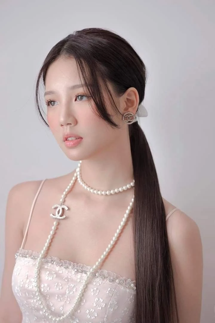 Ngoại hình khác lạ của AMEE sau thời gian biến mất