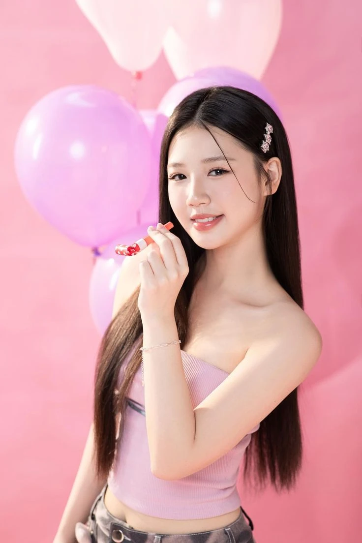Ngoại hình khác lạ của AMEE sau thời gian biến mất