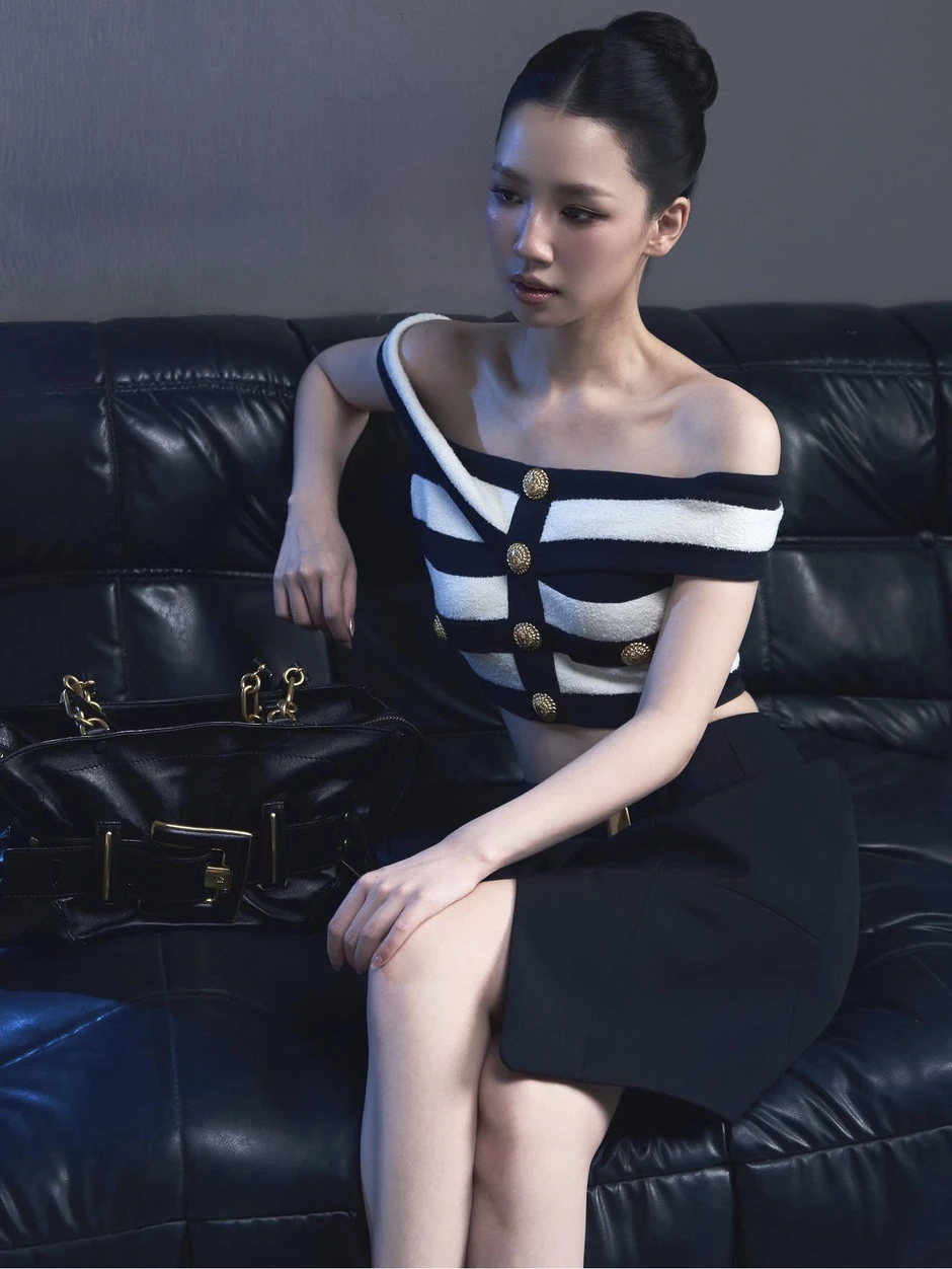 Ngoại hình khác lạ của AMEE sau thời gian biến mất